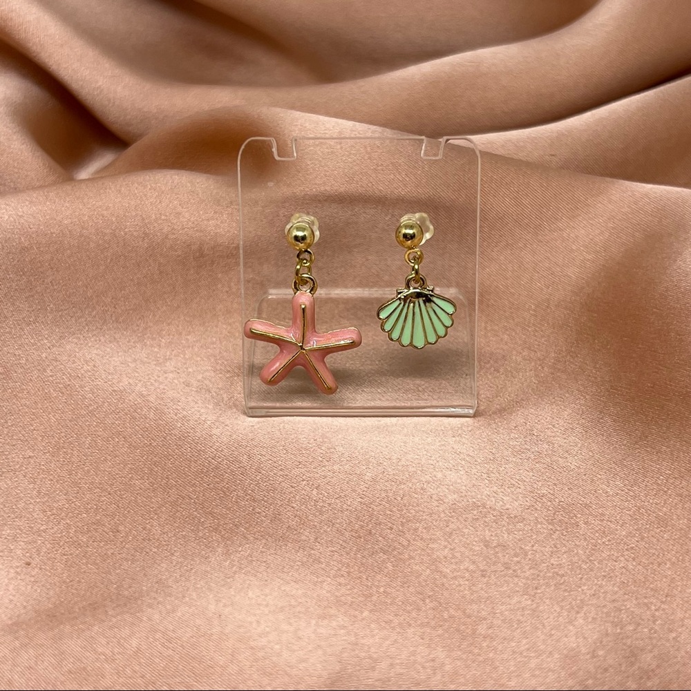 Starfish Seashell Gold Toned Earring